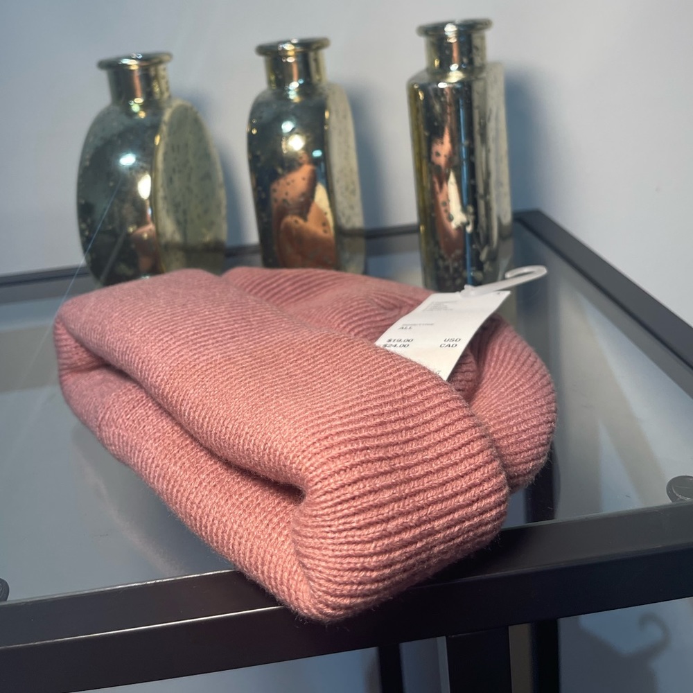 🧢BRAND NEW Urban Outfitters beanie🧢